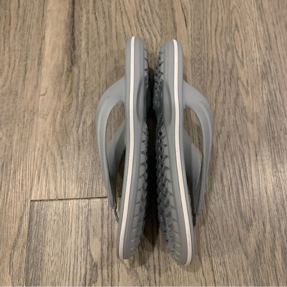 Crocs Grey Flip Flops Children’s J 2 Unisex water shoes sandals Summer - Picture 6 of 8